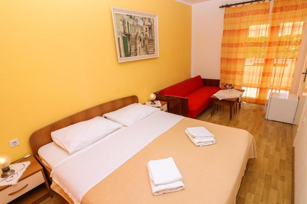 Double Rooms Tomica 2 With Balcony Baška Exteriör bild