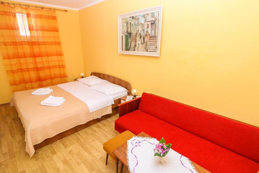 Double Rooms Tomica 2 With Balcony Baška Exteriör bild