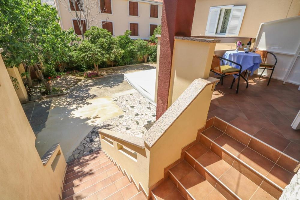 Double Rooms Tomica 2 With Balcony Baška Exteriör bild