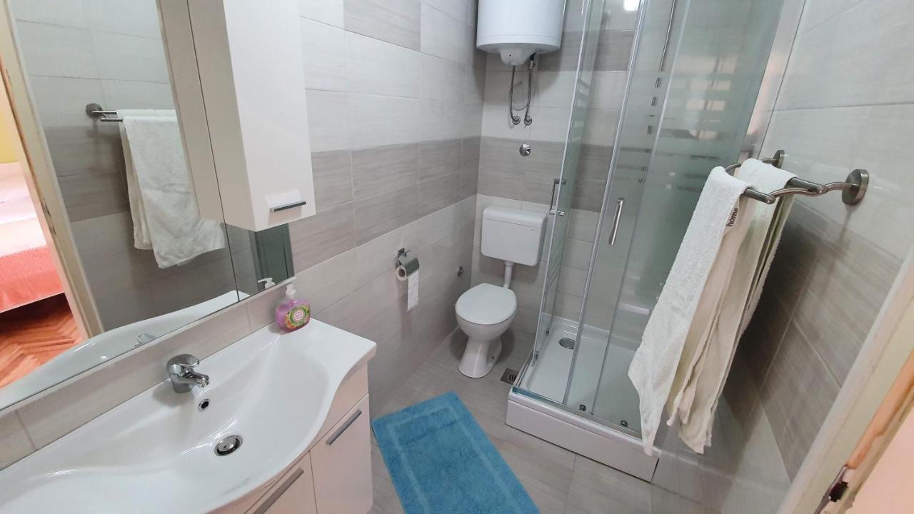 Double Rooms Tomica 2 With Balcony Baška Exteriör bild