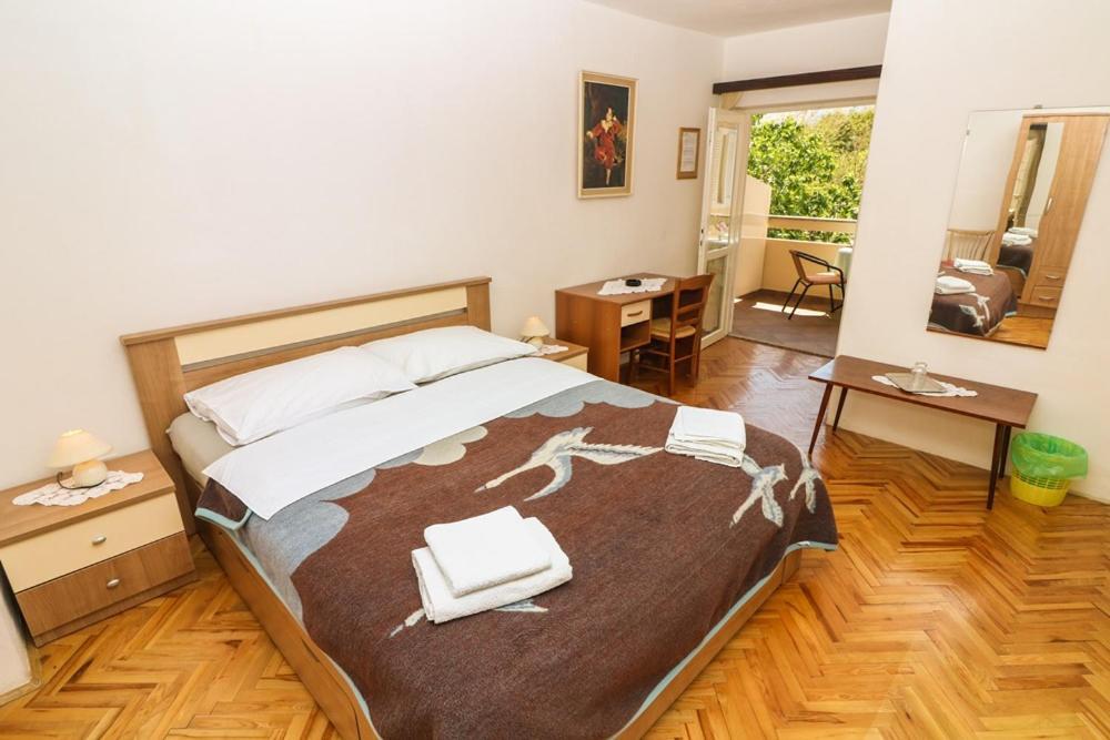 Double Rooms Tomica 2 With Balcony Baška Exteriör bild
