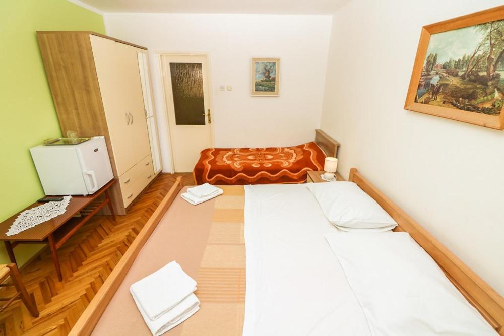 Double Rooms Tomica 2 With Balcony Baška Exteriör bild