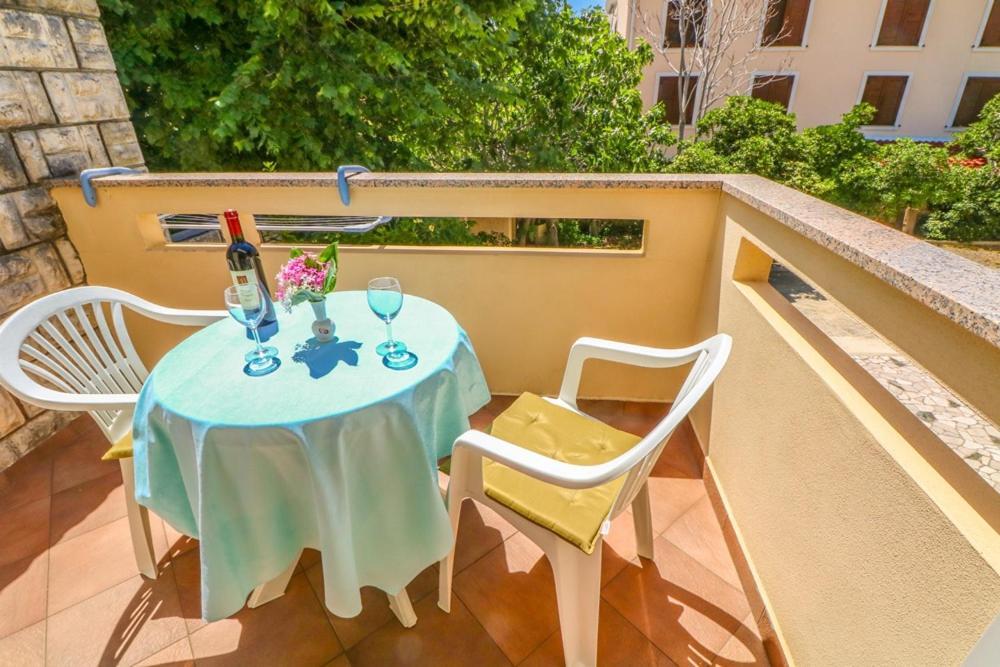 Double Rooms Tomica 2 With Balcony Baška Exteriör bild